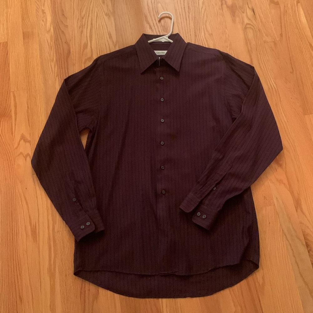 Men’s Calvin Klein Burgundy w/Stripe Button-down Shirt 15-1/2, 34/35